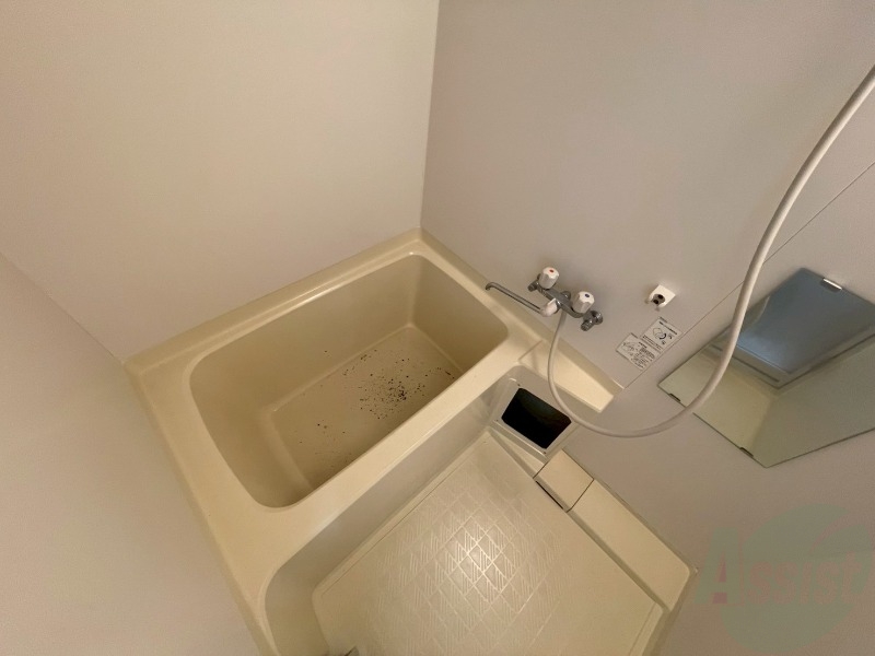 バス・シャワールーム　お風呂になります。一日の疲れを癒してくださいね。
