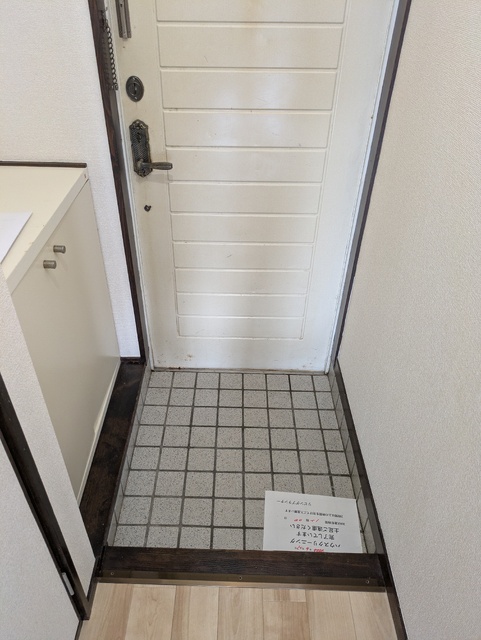 玄関　玄関にはシューズボックスが付いています