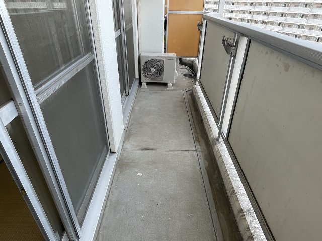 バルコニー　暖かな日差しのふりそそぐバルコニー