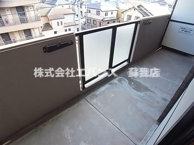 バルコニー　開放的で明るい空間を演出してくれるバルコニーです