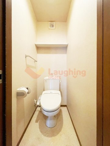 トイレ　落ち着いた色調のトイレです
