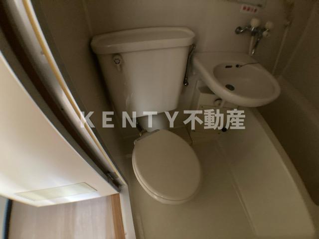 トイレ　落ち着いた色調のトイレです