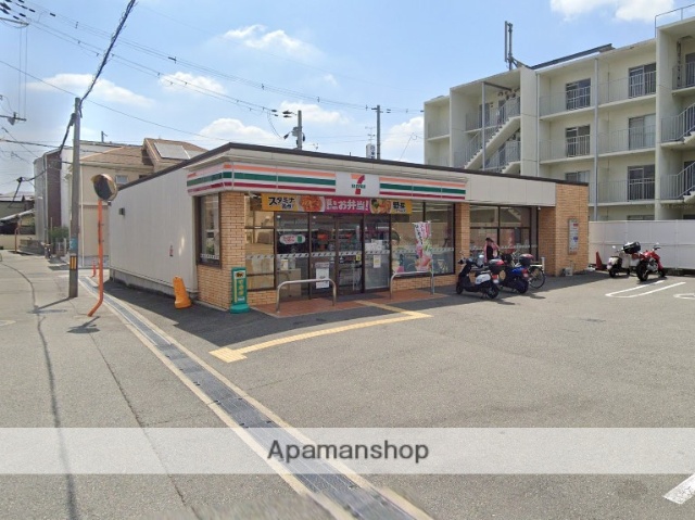 コンビニ　セブンイレブン（コンビニ）まで611m