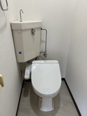 トイレ　温水洗浄便座