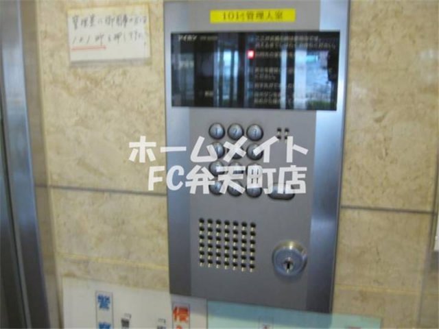 エントランス　落ち着いたエントランスです