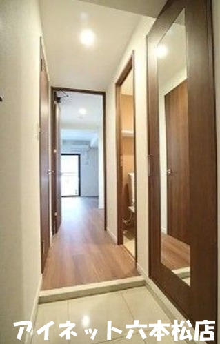 玄関　明るい玄関でお出迎え。
