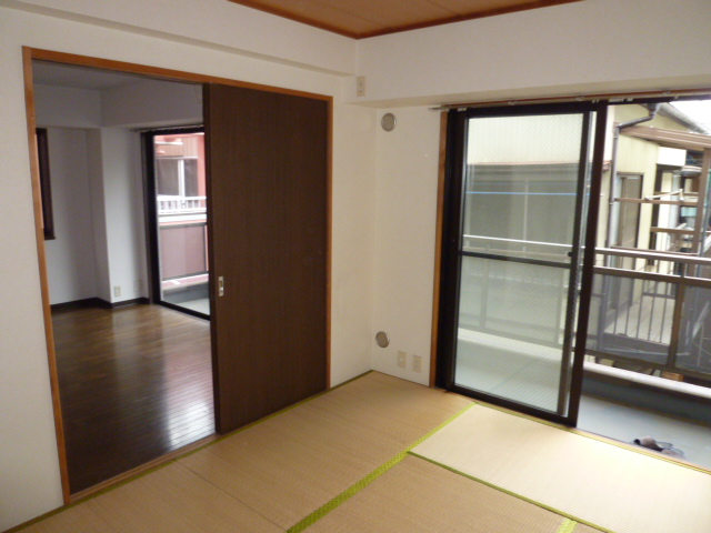 居室・リビング　別の部屋の写真です
