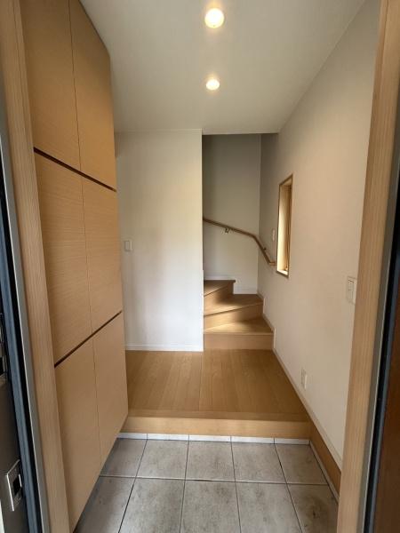 玄関　広々した玄関ホール