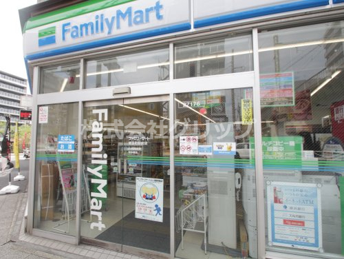 コンビニ　ファミリーマート 黄金町駅前店（コンビニ）まで155m