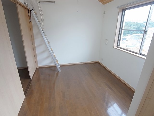 その他部屋・スペース　リビングとつながる開放感の有る洋室