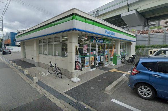 コンビニ　ファミリーマート 大開三丁目店（コンビニ）まで326m