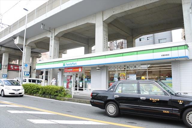 コンビニ　ファミリーマート（コンビニ）まで830m
