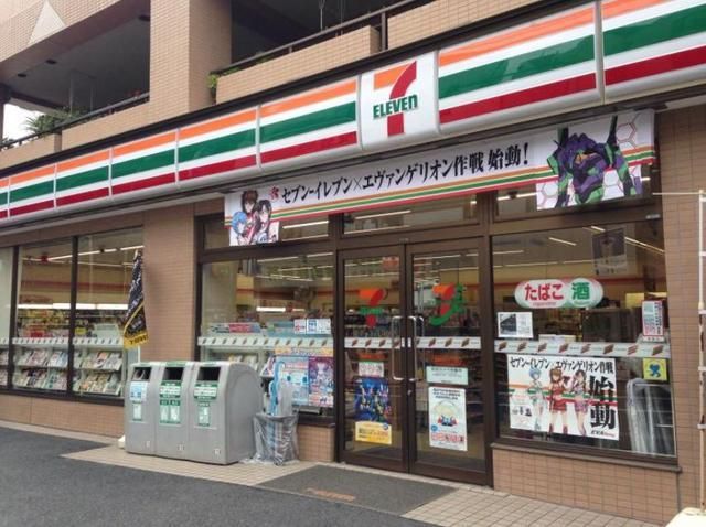 コンビニ　セブンイレブン（コンビニ）まで353m