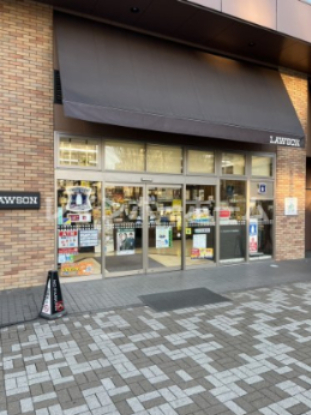 コンビニ　ローソン 流山おおたかの森駅西店（コンビニ）まで818m