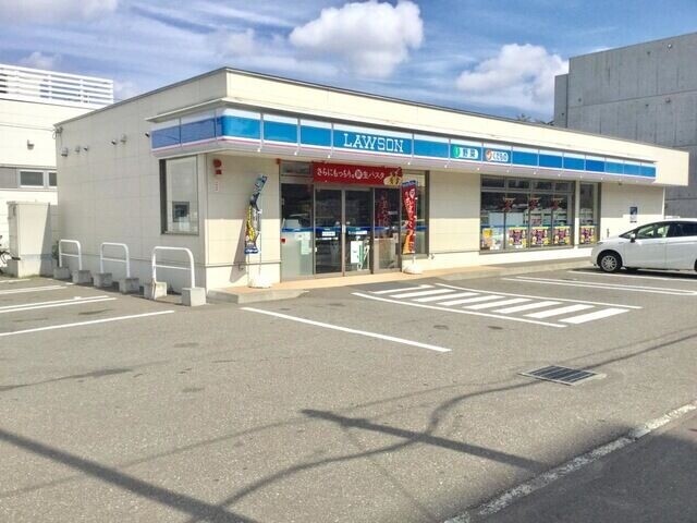 コンビニ　ローソン札幌北18東一丁目店（コンビニ）まで233m