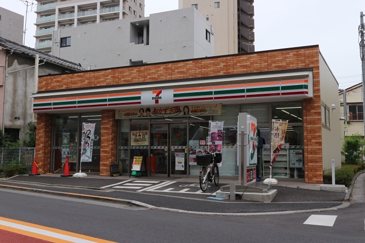 コンビニ　セブンイレブン北区田端３丁目店（コンビニ）まで633m