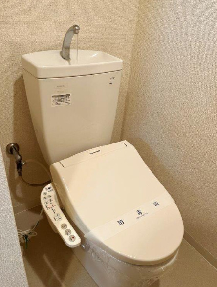 トイレ　温水洗浄便座