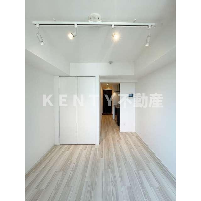 その他部屋・スペース　落ち着いた色調の寝室です