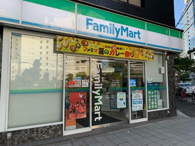 コンビニ　ファミリーマート 西中島四丁目店（コンビニ）まで74m