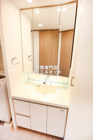 洗面設備　清潔感ある独立洗面台で毎日気持ちよく♪