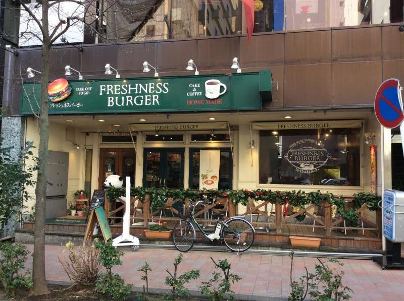 飲食店　フレッシュネスバーガー 新横浜店（飲食店）まで691m