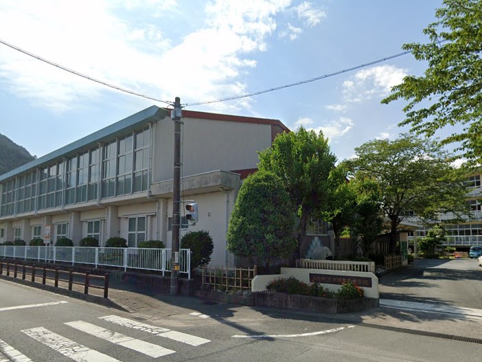 小学校　下阿多古小学校（小学校）まで4360m
