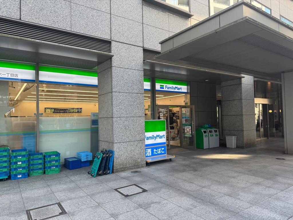 コンビニ　ファミリーマート六本木一丁目店（コンビニ）まで226m