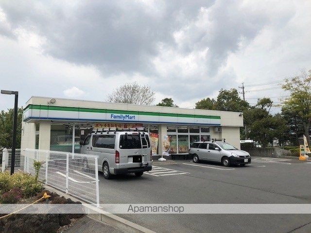 コンビニ　ファミリーマート（コンビニ）まで1100m