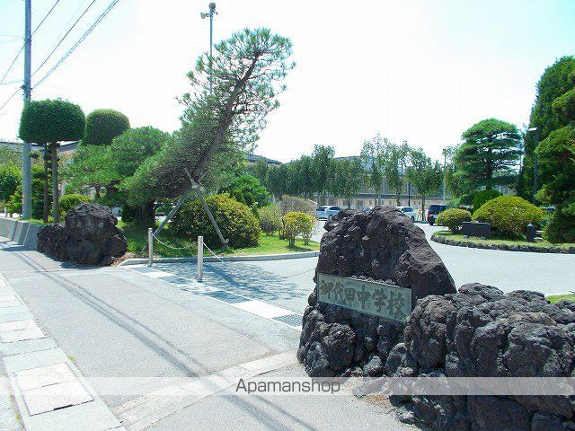 中学校　御代田中学校（中学校）まで2100m