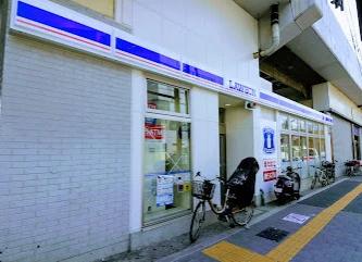 コンビニ　ローソン　杉並高円寺駅入口店（コンビニ）まで390m