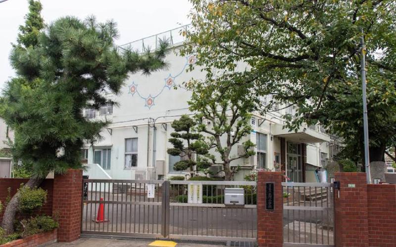 小学校　足立区立長門小学校（小学校）まで200m