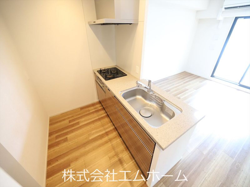 キッチン　システムキッチン（ガス3口コンロ・グリル付）食器洗浄乾燥機