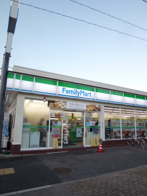 コンビニ　ファミリーマート荒畑店（コンビニ）まで570m