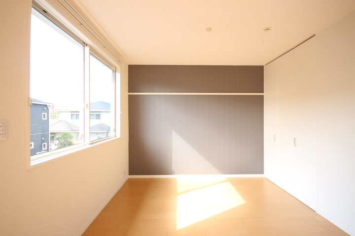 その他部屋・スペース　南向き洋室５，５帖です！　日当たり良好です。