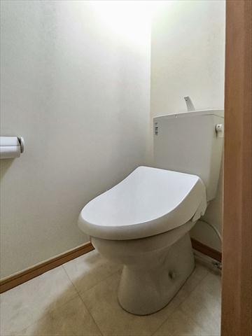 都営大江戸線 落合南長崎駅 徒歩6分 3階建 築9年のトイレ写真