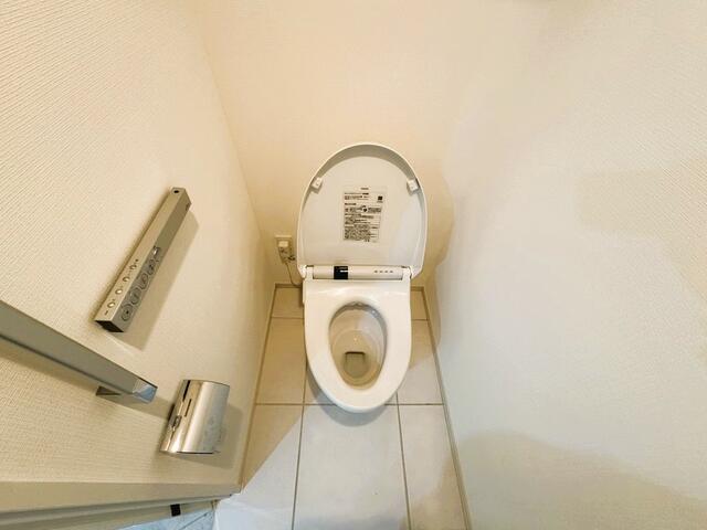 東急東横線 中目黒駅 徒歩3分 5階建 築15年のトイレ写真