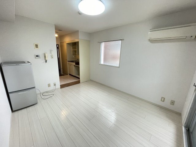 ダイドーメゾン甲子園IIの居間写真
