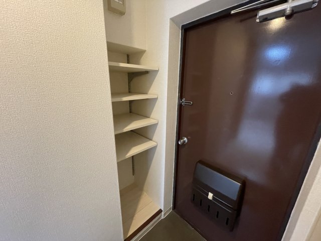 ダイドーメゾン甲子園IIの玄関写真