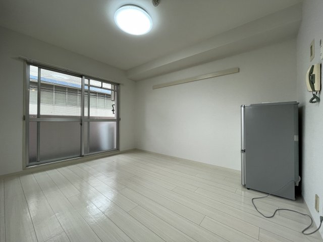 ダイドーメゾン甲子園IIの居間写真
