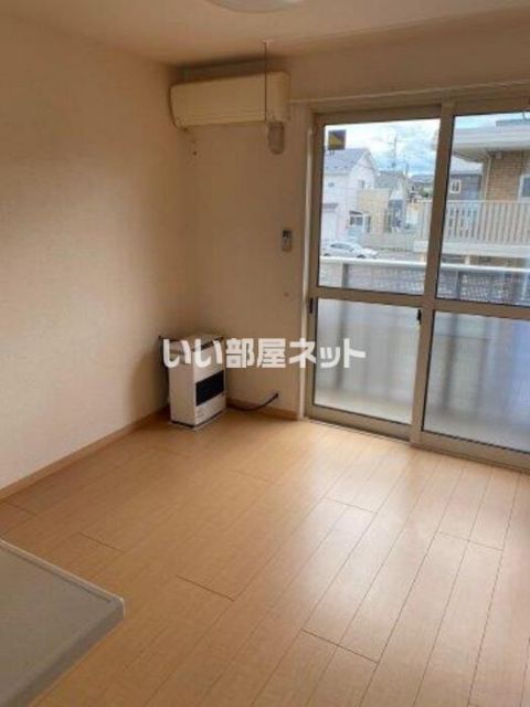 ＪＲ八戸線 本八戸駅 徒歩22分 2階建 築15年の居間写真