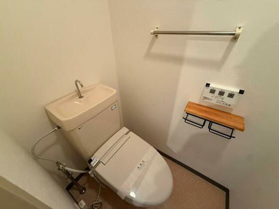 ＪＲ大阪環状線 弁天町駅 徒歩9分 10階建 築31年のトイレ写真