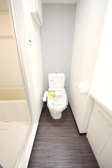 トイレ　玄関