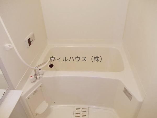 バス・シャワールーム　浴室乾燥機、追い焚き機能付きバス！
