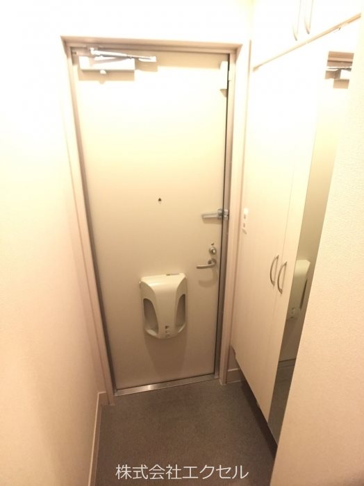 玄関　同建物の別部屋の写真