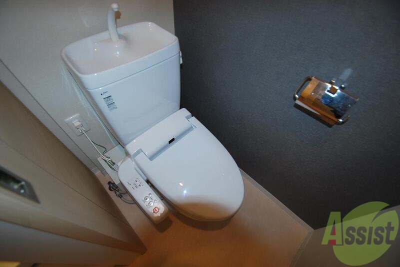 トイレ　もちろんウォシュレットも完備しております。
