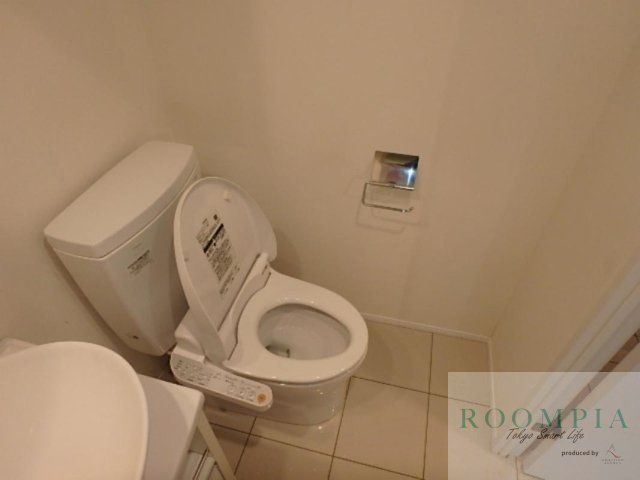 ＪＲ山手線 新宿駅 徒歩7分 9階建 築13年のトイレ写真