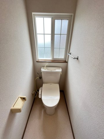 トイレ　同物件、別号室の参考写真です。