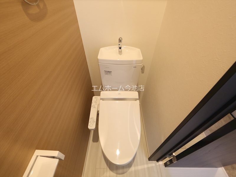 トイレ　温水洗浄便座付トイレ