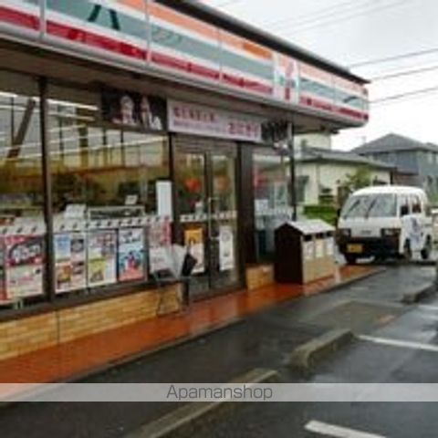 コンビニ　セブンイレブン（コンビニ）まで810m