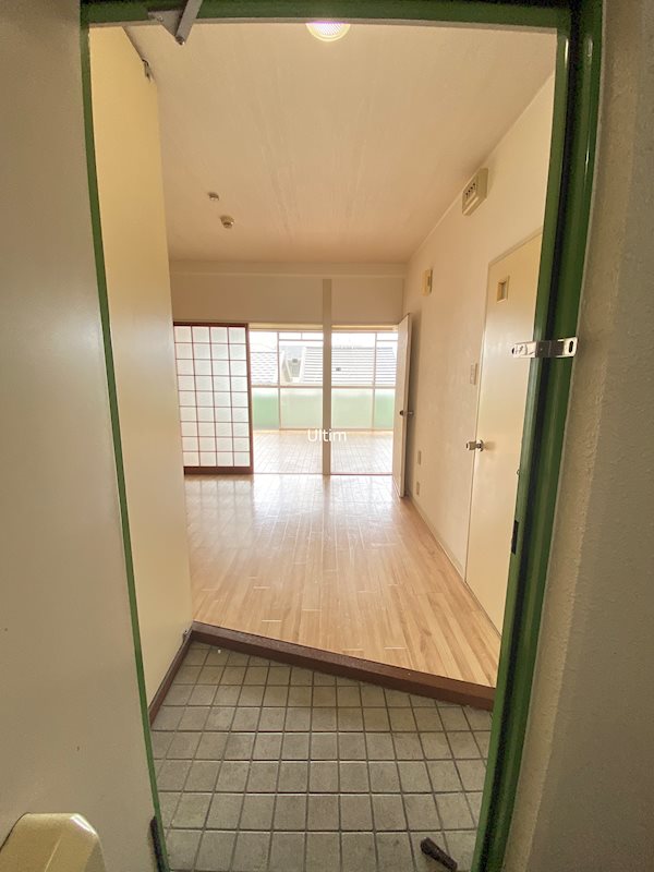 玄関　※同タイプの他のお部屋です